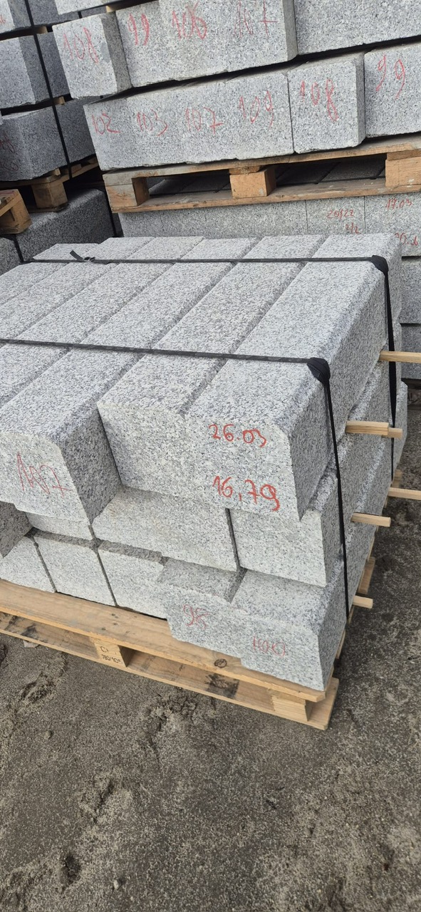 Krawężnik granitowy