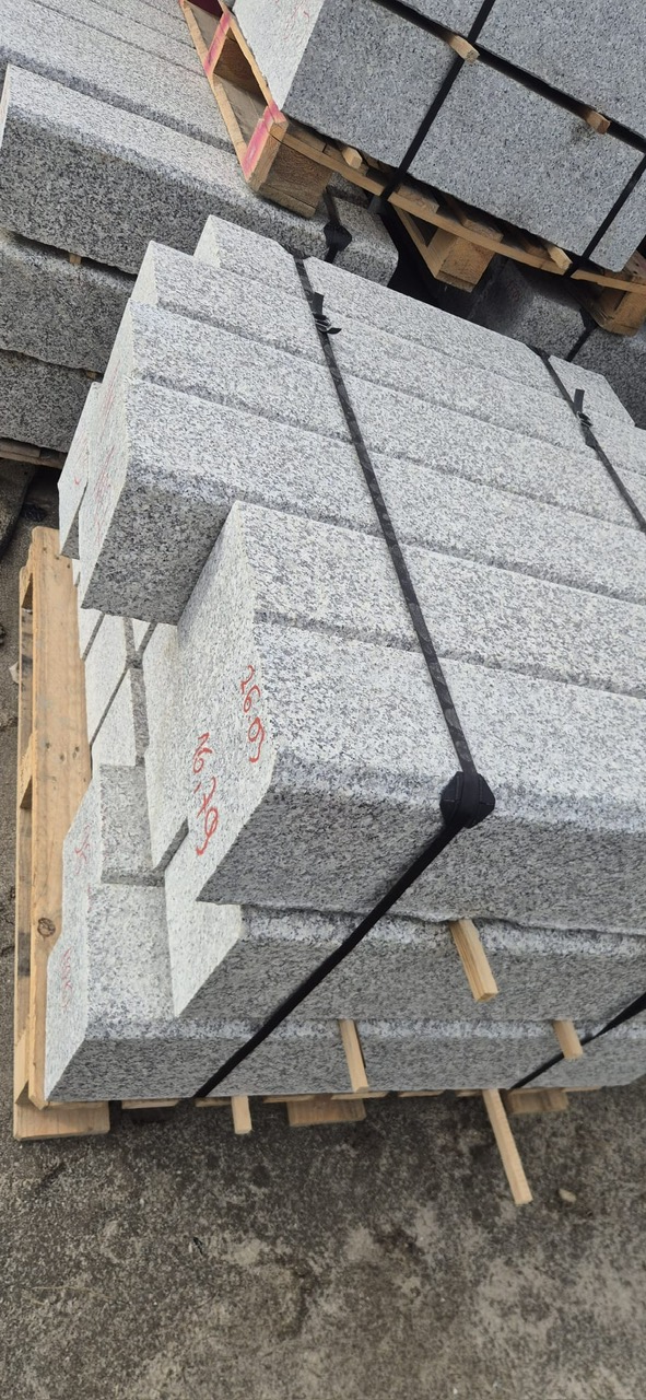 Krawężnik granitowy