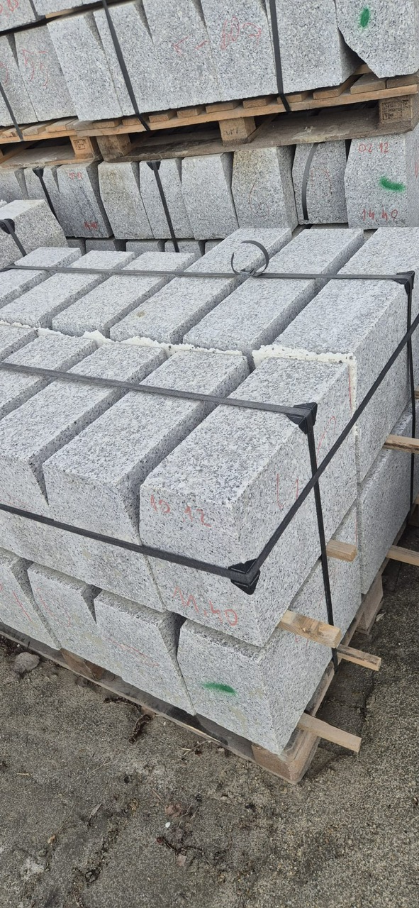 Krawężnik granitowy